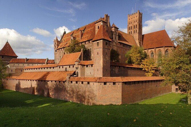 Aiport Gdansk Transfer to Malbork Castle or Stutthof - Pickup Points and Meeting Up Without Headaches