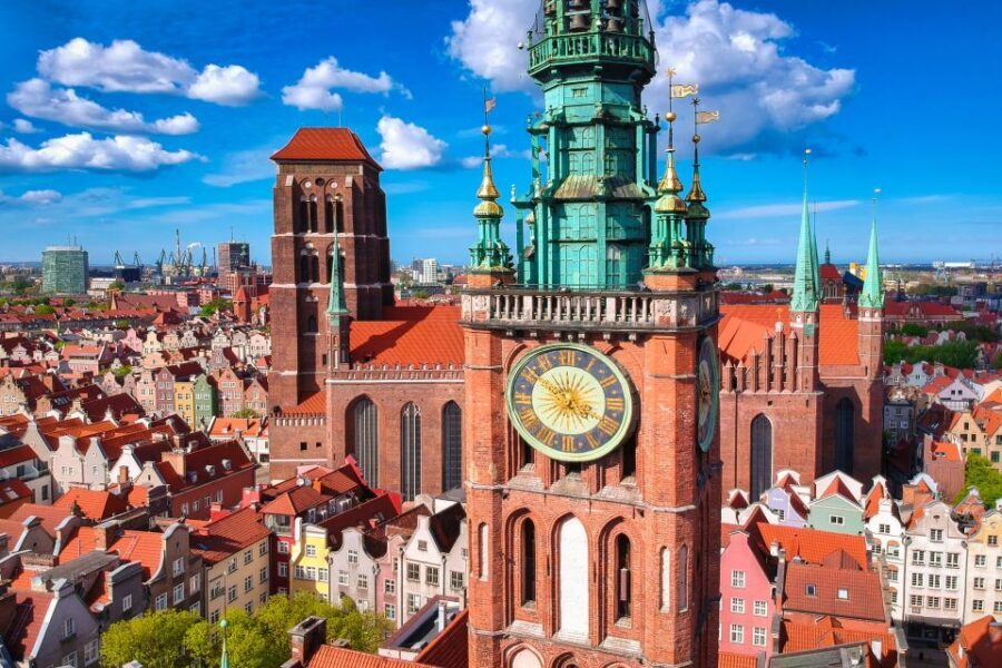 Artus Court and Gdansk Old Town Private Tour with Tickets - Getting Oriented: Meeting at High Gate (Brama Wyżynna)