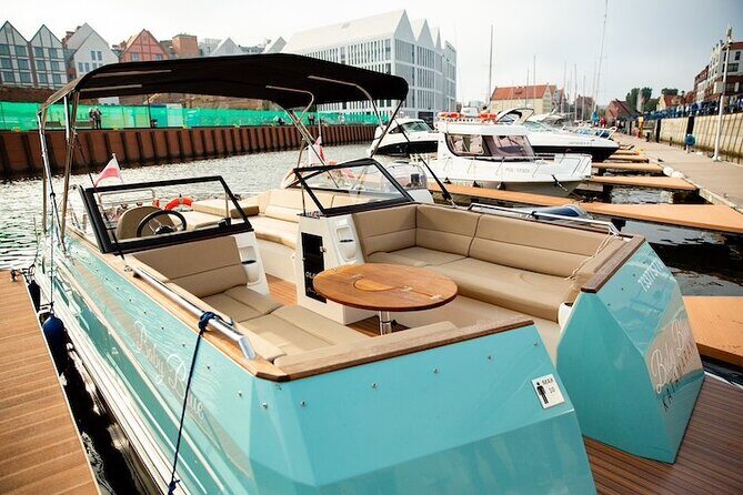Boat Tour in Gdańsk – Explore the Historic Motława River - The 1-hour cruise on the Motława: what you’ll see and why it works