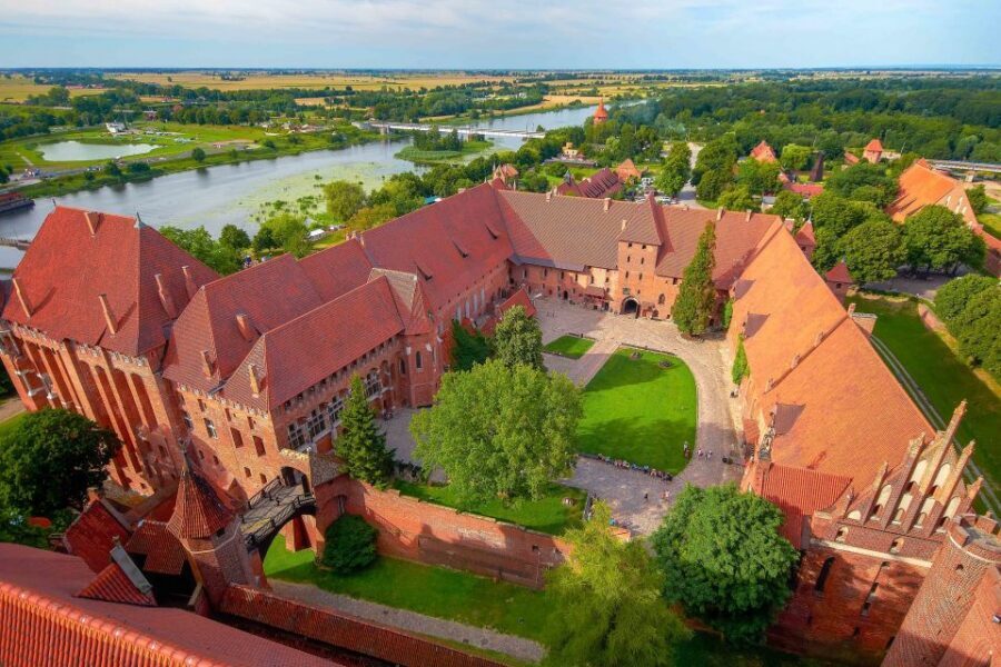 From Gdansk: Malbork Castle Half-Day Private Tour - The Amber Cellars: History of Amber and Why It’s a Smart Contrast