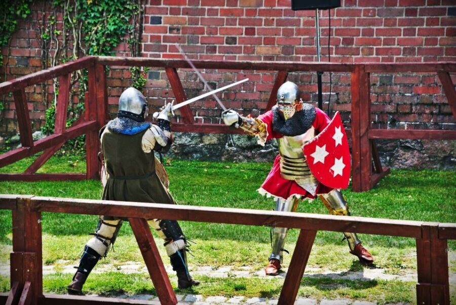 From Gdansk: Malbork Castle Half-Day Private Tour - The 6-Hour Flow: Pickup, Entry, Castle Walk, Amber Cellars, Back to Gdansk