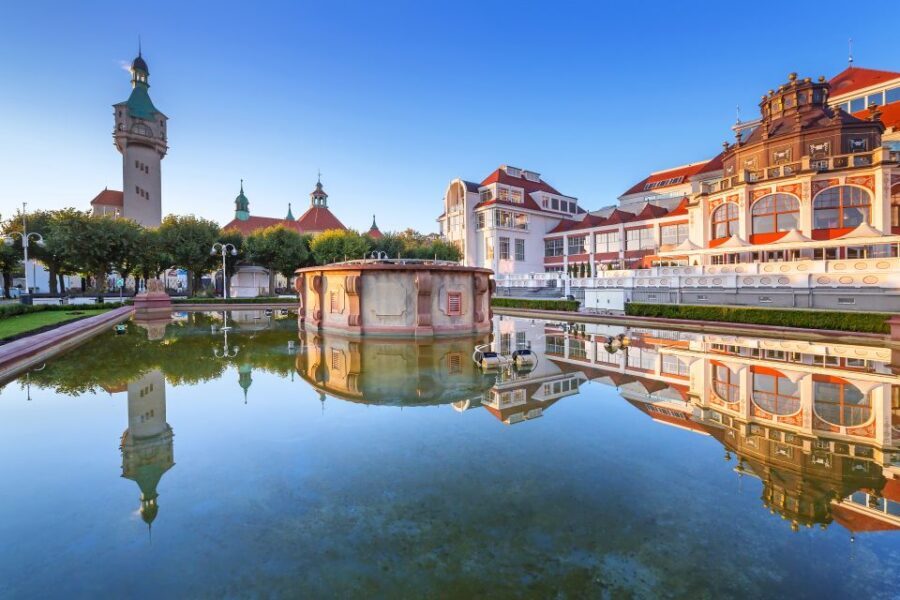Gdansk: City Highlights Guided Private Bike Tour - Extending to 6 hours: Sopot, Krzywy Domek, and beach-town vibes
