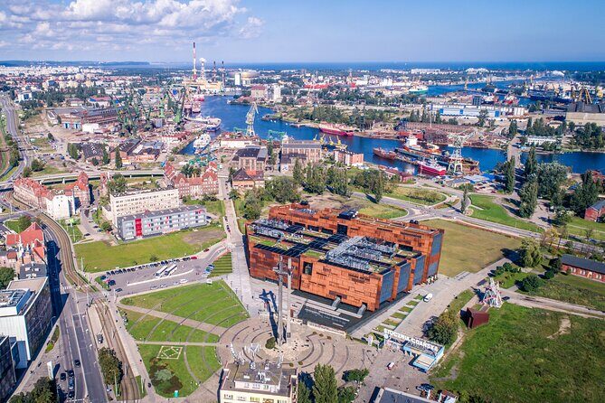 Gdansk European Solidarity Centre Guided Tour - Small group size and how it affects your experience