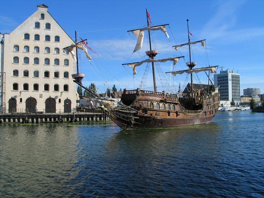 Gdansk: Guided Round-Trip Cruise to Westerplatte - The Route: Port, Shipyard, and the Fortress-Stage Views