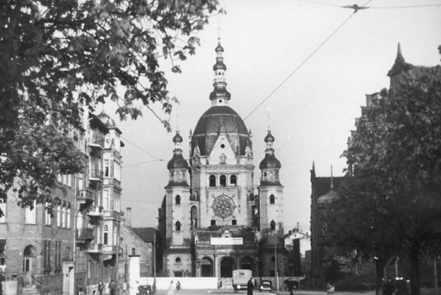 Gdansk: Jewish Heritage Guided Private Walking Tour - Following the Trail of Jewish Monuments in Gdansk’s Old Town