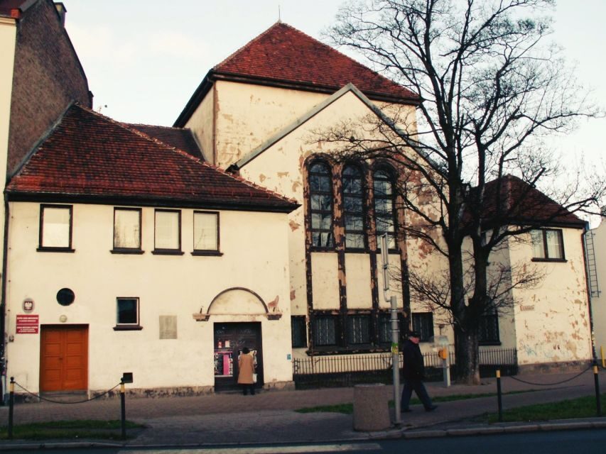 Gdansk: Jewish Heritage Guided Private Walking Tour - Guides, Language Options, and the Private Format That Actually Helps