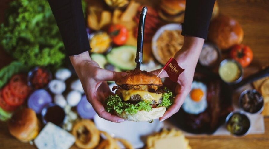Gdansk: Legendary Burger and Zywiec Beer at Hard Rock Cafe - Your meal plan: Legendary Burger, large Żywiec beer, and vegetarian swap