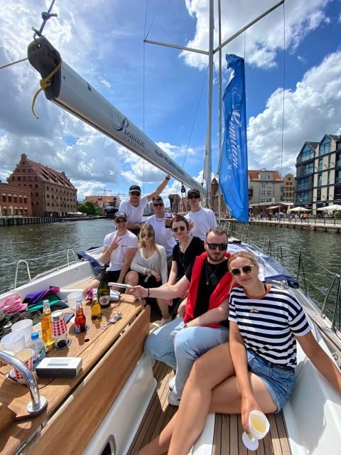 Gdańsk: Motlawa and Port yacht cruise with Welcome Drink - What you actually get on the yacht (and why it matters)