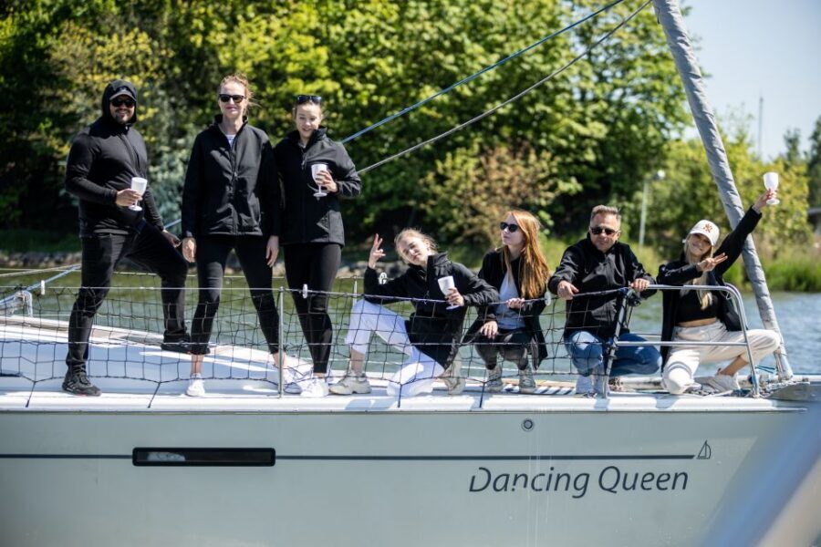 Gdańsk: Motlawa and Port yacht cruise with Welcome Drink - The Solidarity link: why the shipyard matters from the water
