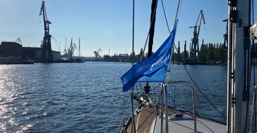 Gdańsk: Motlawa and Port yacht cruise with Welcome Drink - Meeting at Oria Magic House: how to get on board without stress