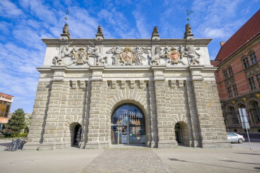 Gdansk Old Town 2-Hour Walking Tour - Pacing and Audio Reality: What to Expect If You’re Sensitive to Listening Time
