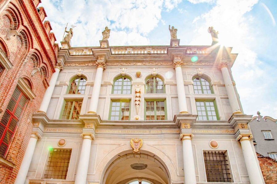 Gdansk Old Town 2-Hour Walking Tour - Upland Gate and the Royal Way to Long Market: How the City Organized Power
