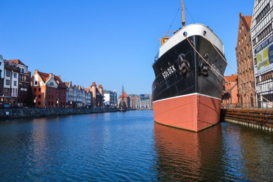 Gdańsk: Old Town Private Walking Tour with Legends and Facts - Green Gate River Views and St. Mary’s Basilica Inside