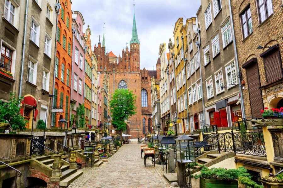 Gdańsk: Old Town Private Walking Tour with Legends and Facts - Main Town Stretch: Shipyard 1970 and the European Solidarity Centre (6 Hours)