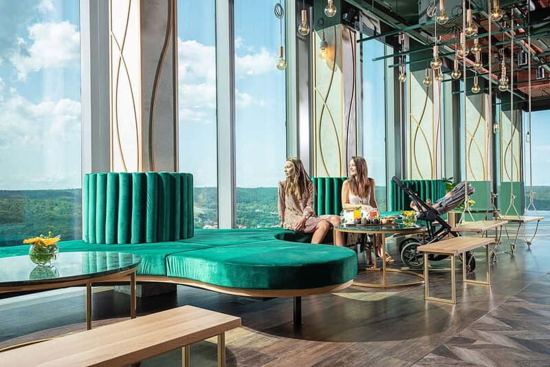 Gdańsk: Olivia Star Sky-High Views, Dinner, and Cocktails - Dinner on the 32nd floor: Italian pizza and a cocktail with gravity-defying views
