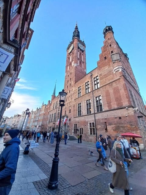 Gdansk: Private Top City Tour by Electric Cart & Live Guided - Beyond churches: what the short stops teach you about everyday Gdańsk