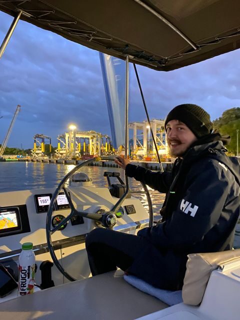 Gdansk: Scenic Evening Yacht Cruise with Welcome Drink - Remontowa Shipyard and the Waterline Feel of Engineering