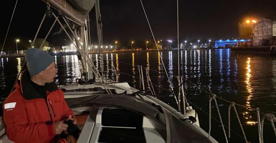 Gdansk: Scenic Evening Yacht Cruise with Welcome Drink - Meeting at Oria Magic House: Find the Quay Fast