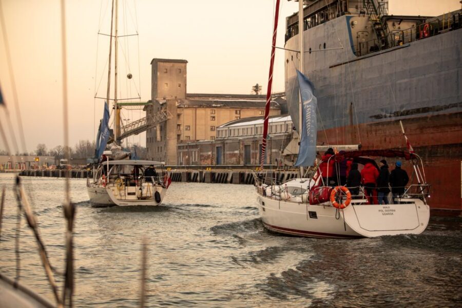 Gdańsk: Scenic Sunset Cruise with Welcome Drink - The Shipyard-to-Fortress Route: What You See From Every Part of the Boat