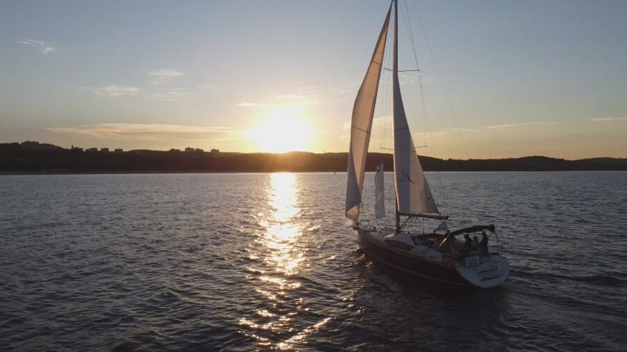 Gdańsk: Scenic Sunset Cruise with Welcome Drink - Prosecco vs Mulled Wine: Comfort That Changes With the Season