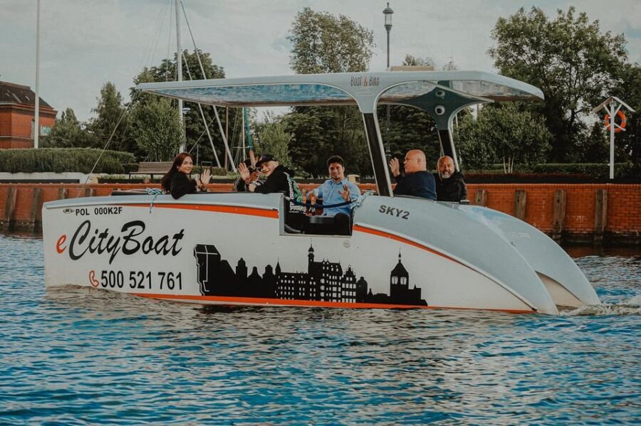Gdańsk: Sightseeing EcoCruise around the Old Town of Gdansk - St. Mary’s Gate View: How the River Changes the Old Town