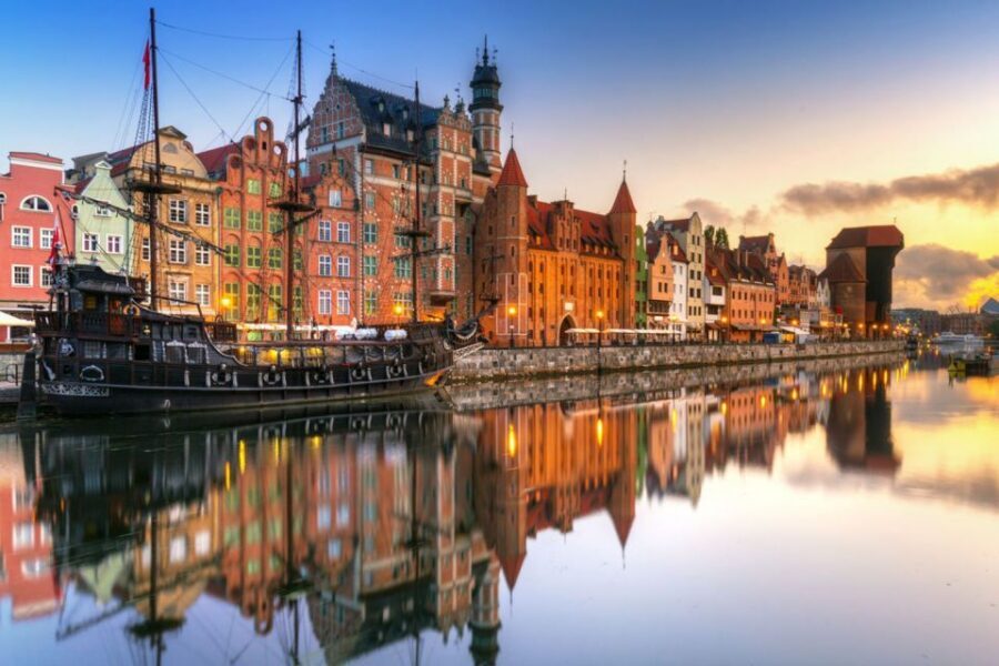 Gdansk: Small Group Walking Tour - Island of Granaries: a Small Detour With Big Meaning