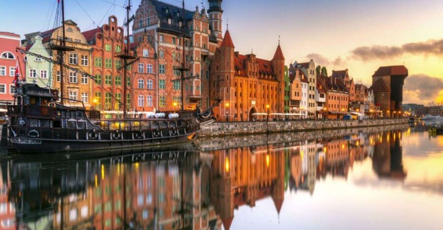 Gdansk: Small Group Walking Tour - Ending at Piwnica Rajców: Beer, Regional Food, and a Merchant-Feast Atmosphere
