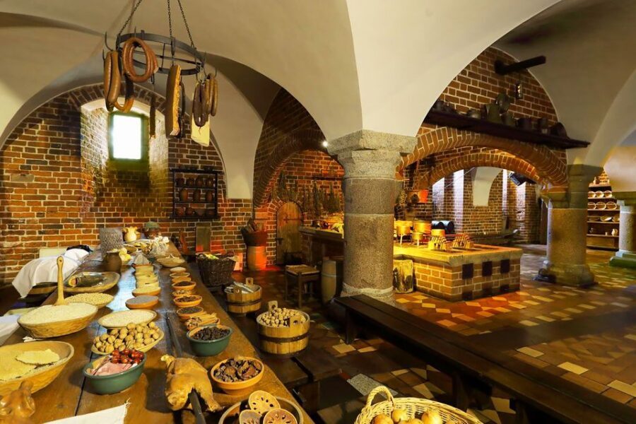 Malbork Castle Half Day Private Tour - Permanent and Temporary Exhibitions: How to Make Them Worth It