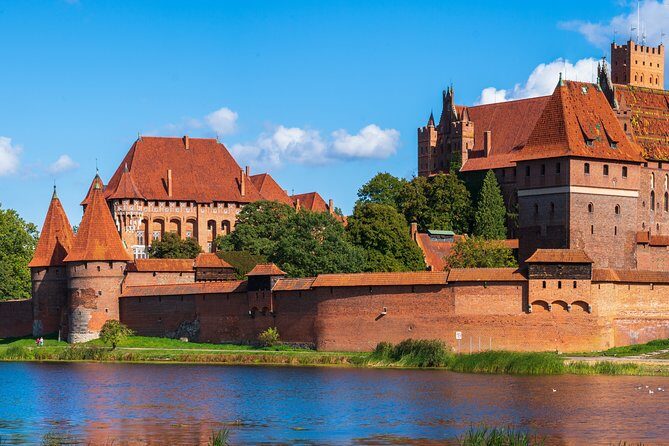 Malbork Castle regular tour - Malbork Castle: a UNESCO fortress that rewards patience