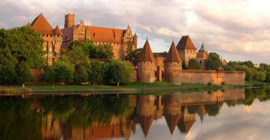 Malbork Castle Tour: 6-Hour Private Tour - Inside the Castle: Grand Masters Palace and the Great Refectory