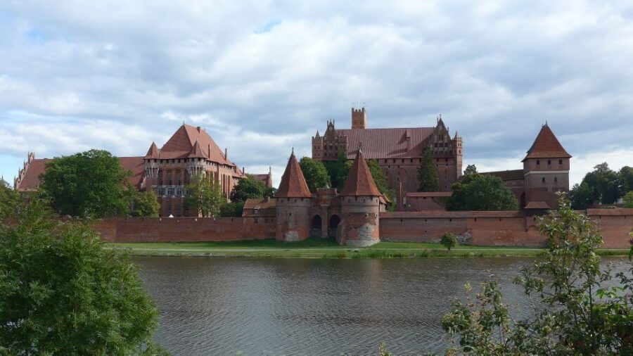 Malbork Castle Tour: 6-Hour Private Tour - Price Per Person: When $355 Makes Sense