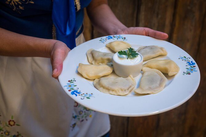 PIEROGI classes with Masterchef - Where the class starts: Pan Papuga and avoiding the “wrong door” problem