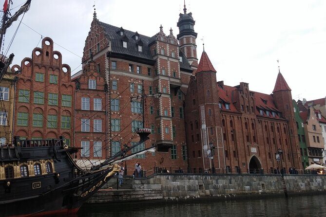 Private Walking Tour of Old Gdańsk with an architect-guide - Green Gate and Great Market: where merchants met