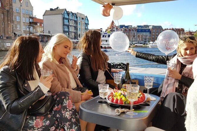 Sightseeing Cruise around the Old Town of Gdansk - Motława River Views: The Old Town, Reframed